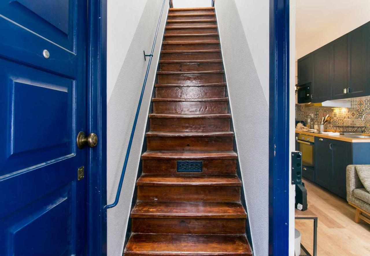 Charming Lisbon Home With Terrace St Amaro Luaran gambar